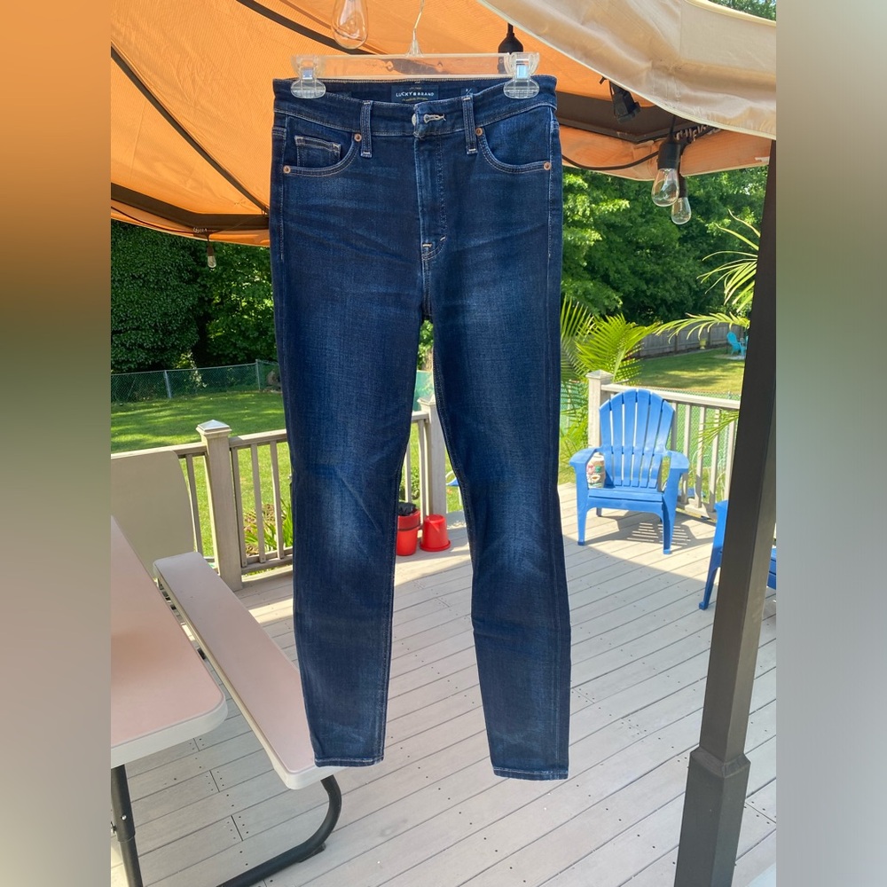 Lucky Brand High Rise Bridgette Skinny Dark Wash Jeans. Size 2/26